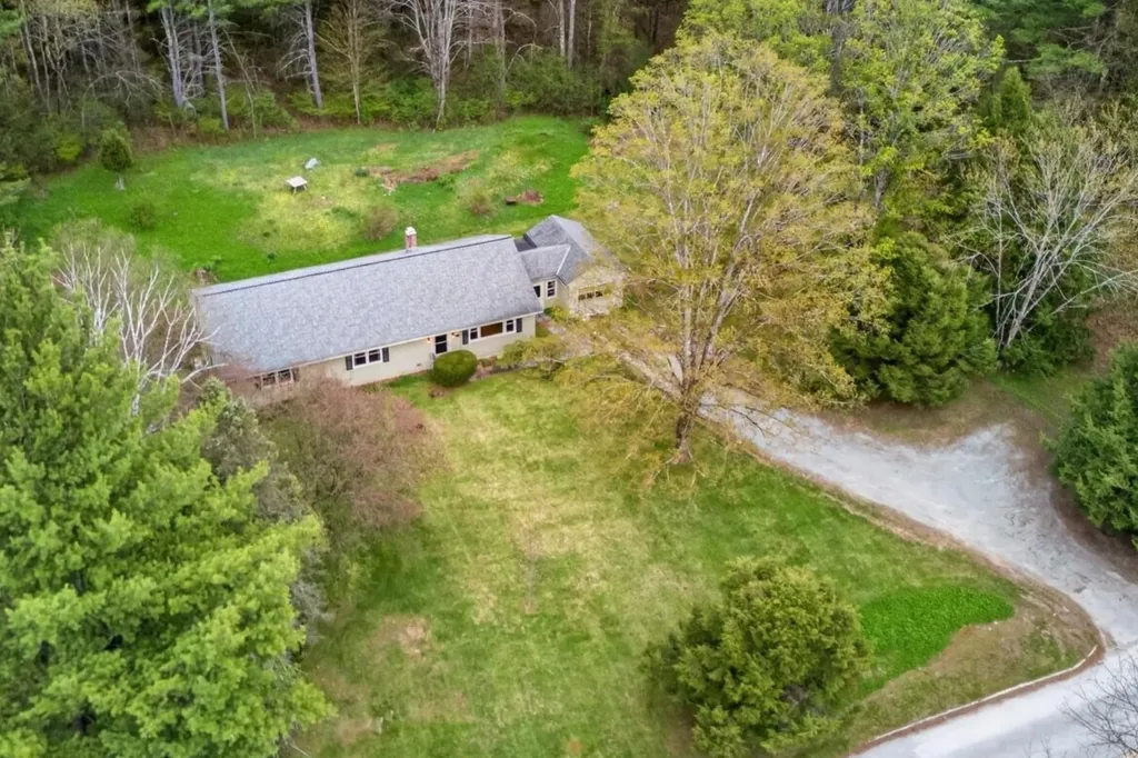 274 North Grove Street Rutland Town VT 05701