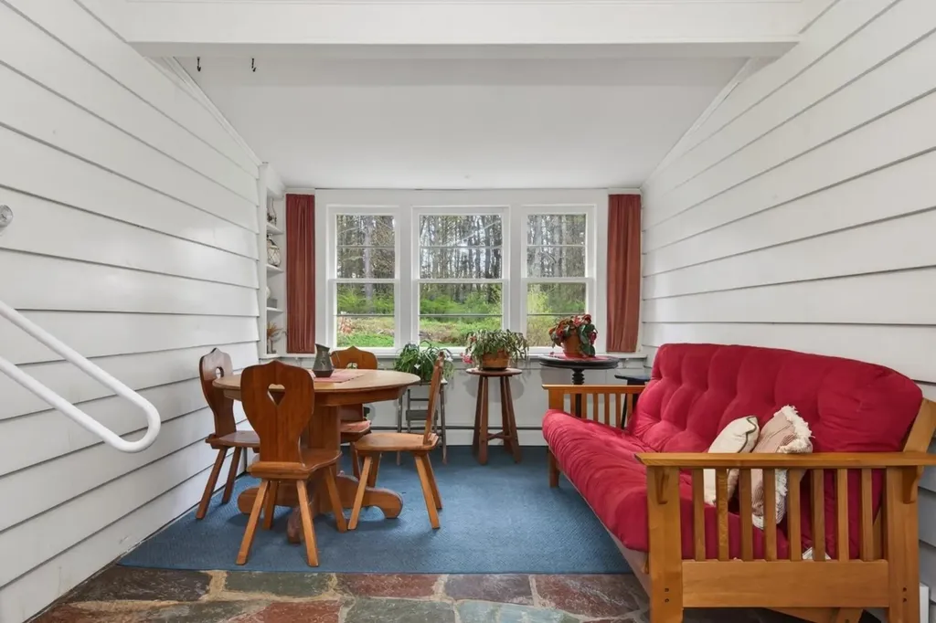 274 North Grove Street Rutland Town VT 05701