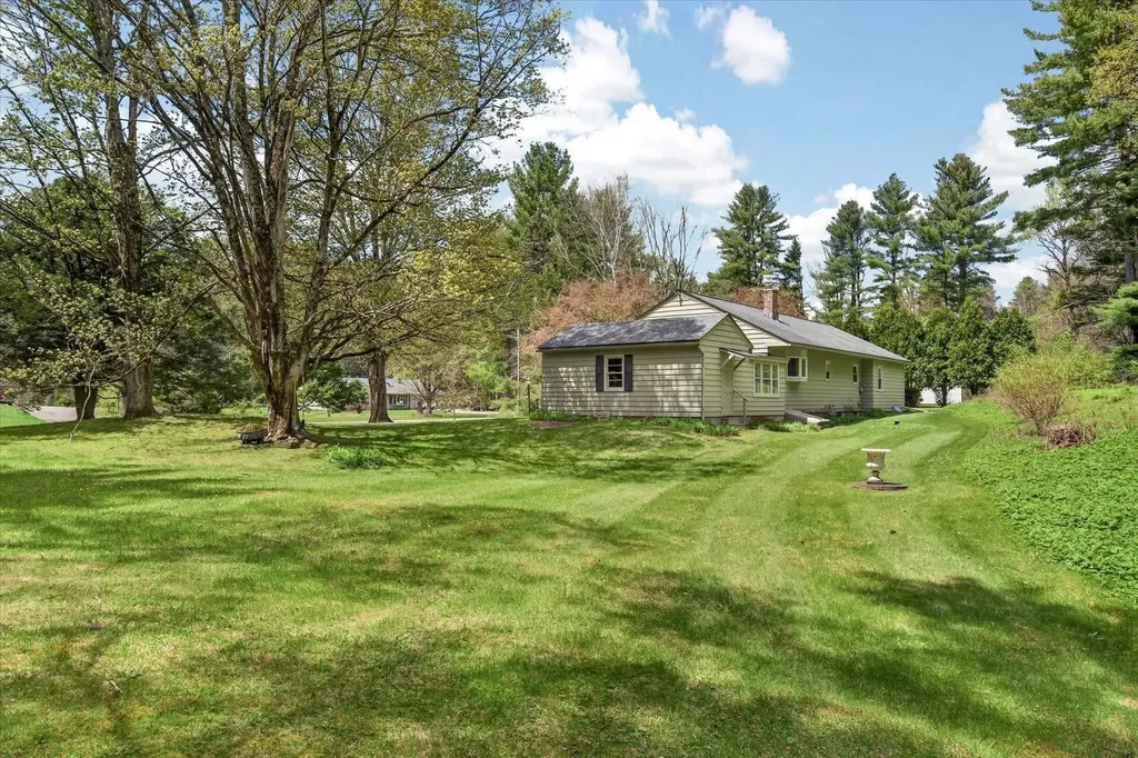 274 North Grove Street Rutland Town VT 05701