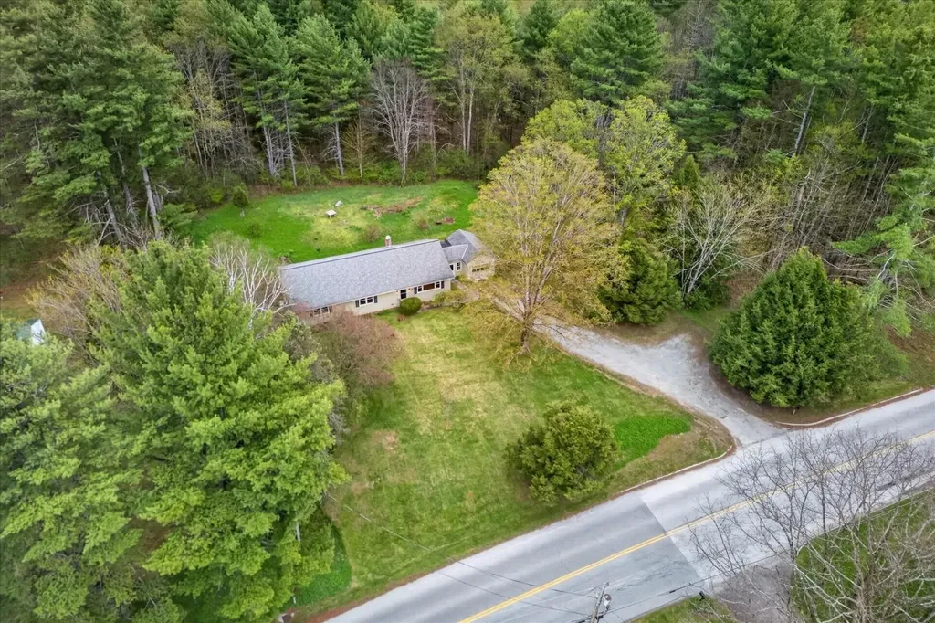 274 North Grove Street Rutland Town VT 05701