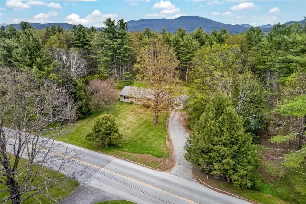 274 North Grove Street Rutland Town VT 05701