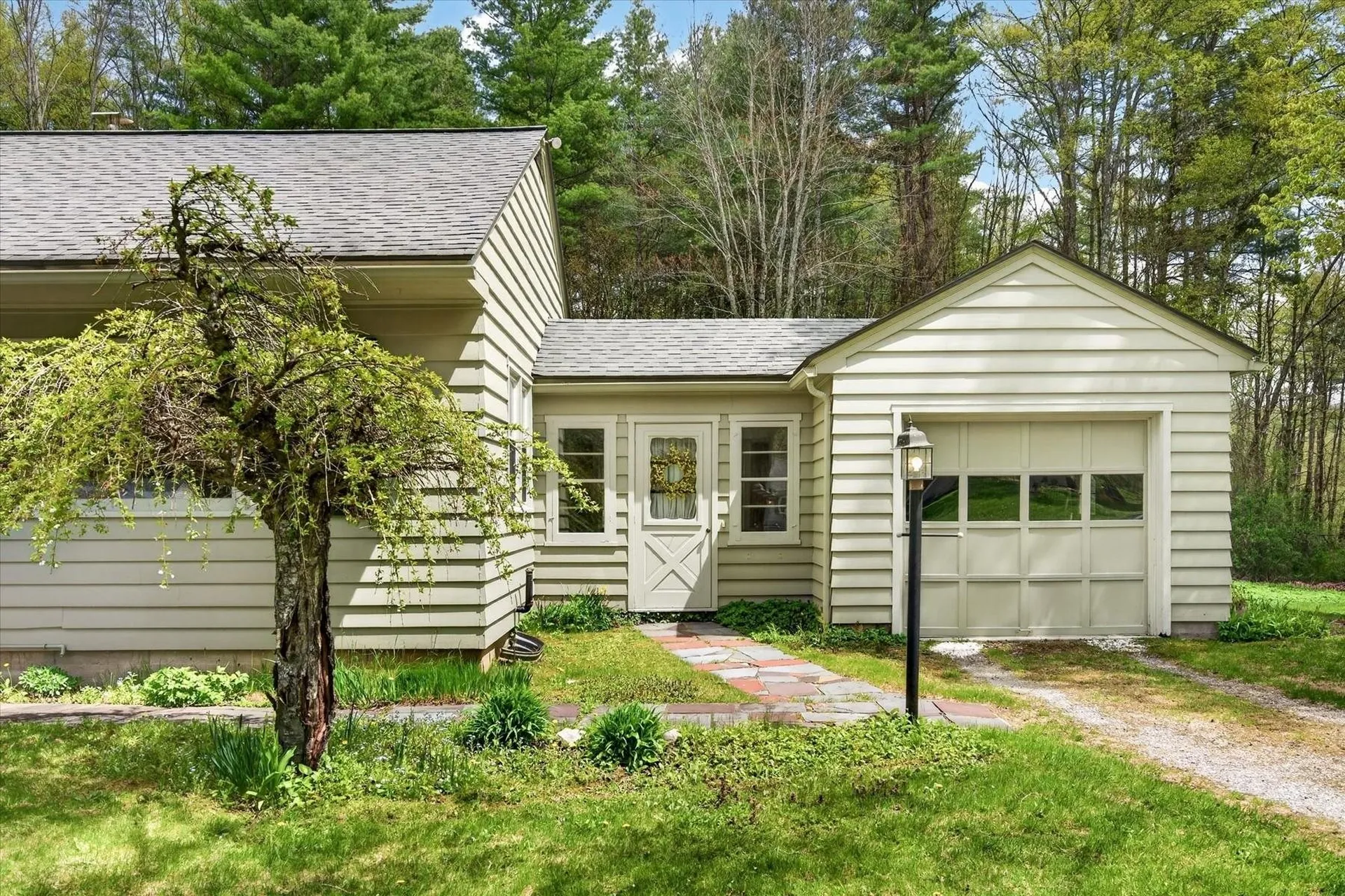274 North Grove Street Rutland Town VT 05701