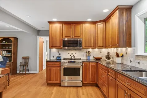 274 North Grove Street Rutland Town VT 05701