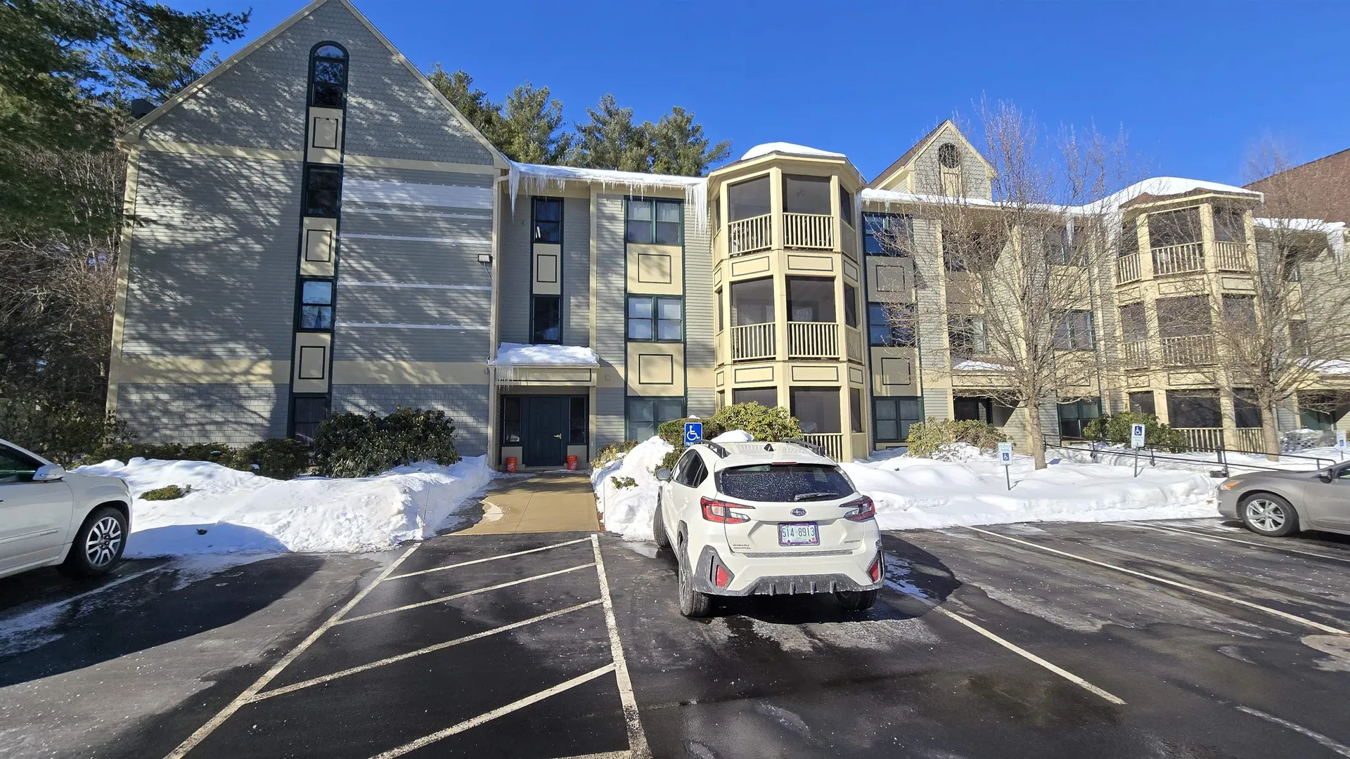3 Bartemus Trail Nashua NH 03063