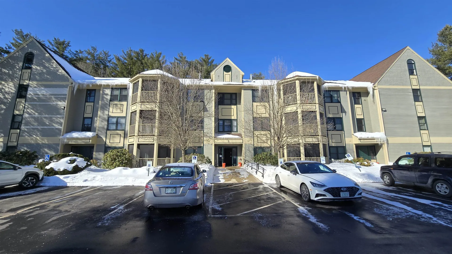 3 Bartemus Trail Nashua NH 03063