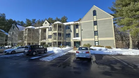 3 Bartemus Trail Nashua NH 03063