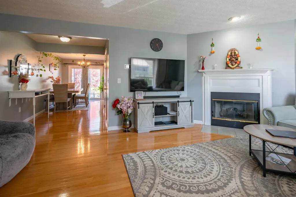 17 Georgetown Drive Nashua NH 03062