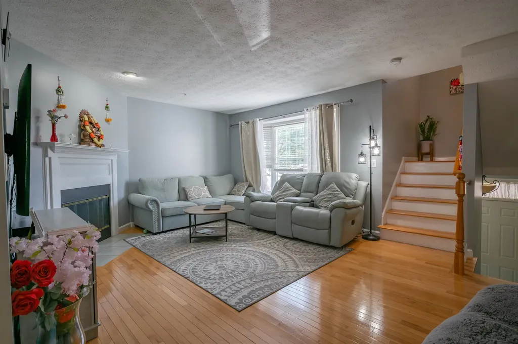 17 Georgetown Drive Nashua NH 03062