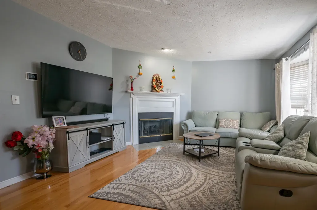 17 Georgetown Drive Nashua NH 03062