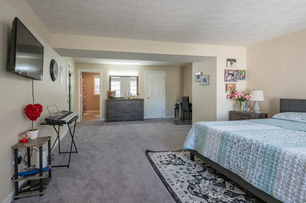 17 Georgetown Drive Nashua NH 03062