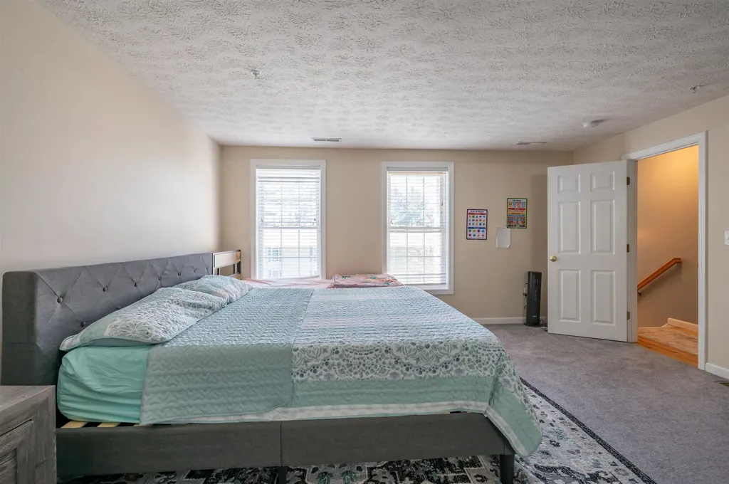 17 Georgetown Drive Nashua NH 03062