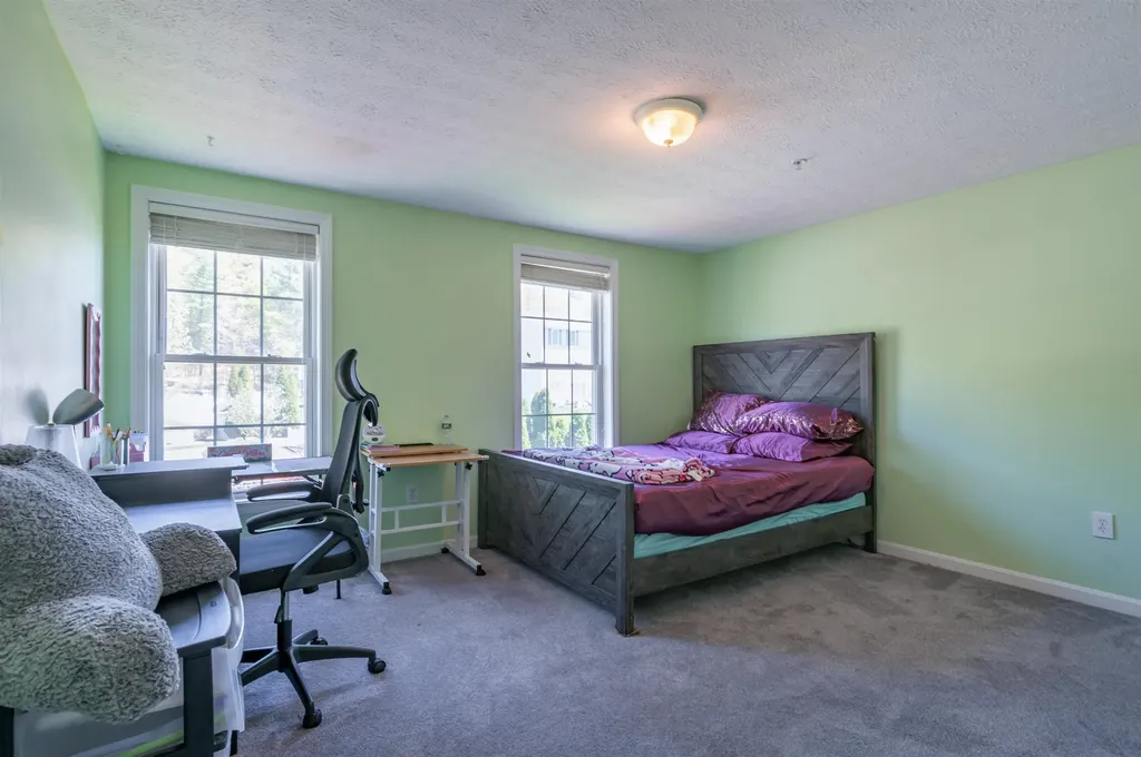 17 Georgetown Drive Nashua NH 03062