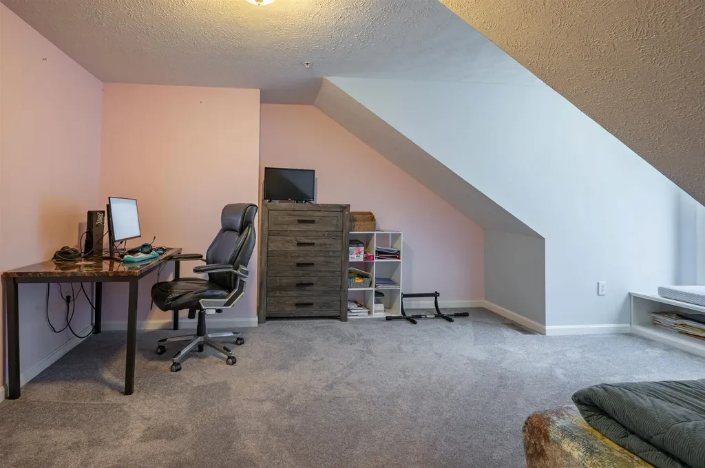 17 Georgetown Drive Nashua NH 03062