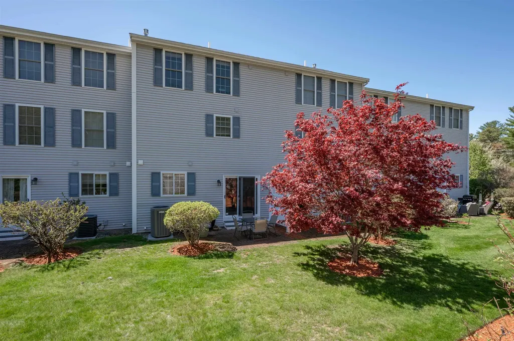 17 Georgetown Drive Nashua NH 03062