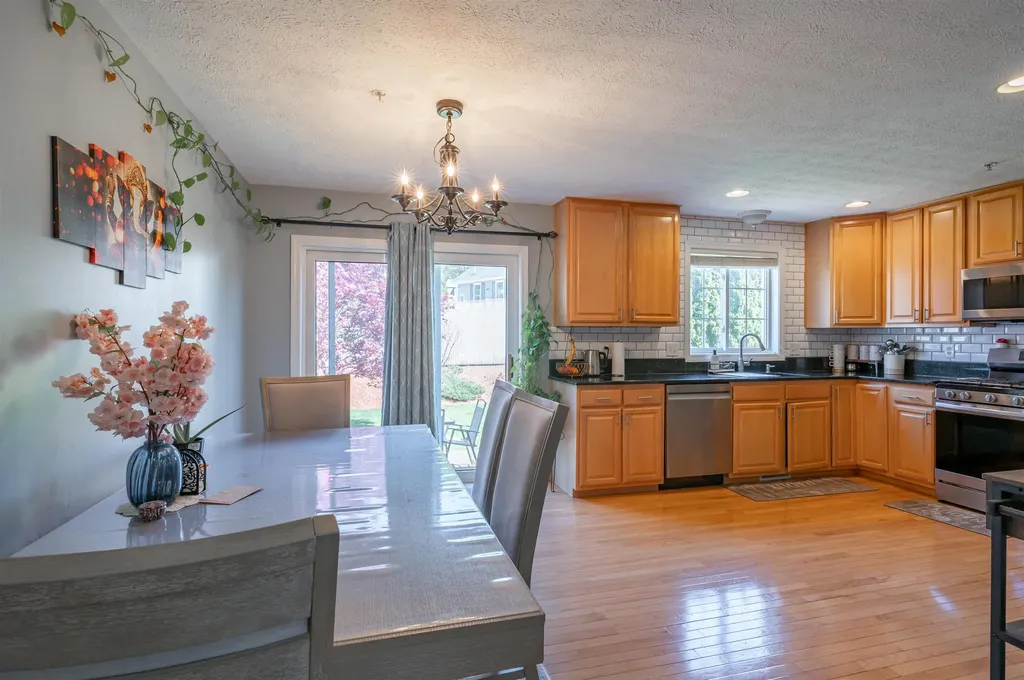 17 Georgetown Drive Nashua NH 03062