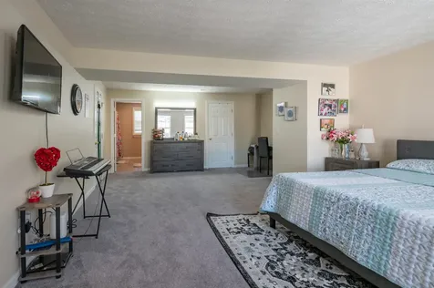17 Georgetown Drive Nashua NH 03062