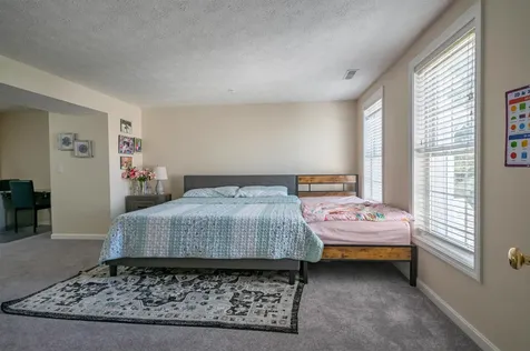17 Georgetown Drive Nashua NH 03062