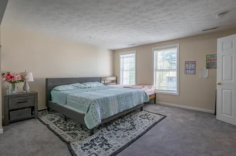 17 Georgetown Drive Nashua NH 03062