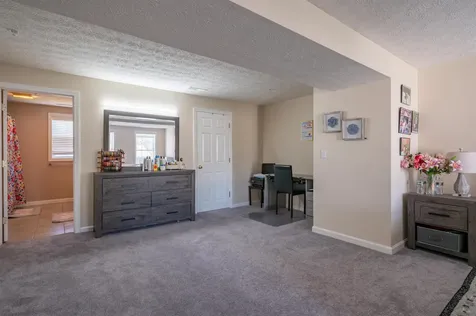 17 Georgetown Drive Nashua NH 03062