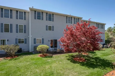 17 Georgetown Drive Nashua NH 03062