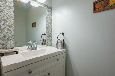 17 Georgetown Drive Nashua NH 03062