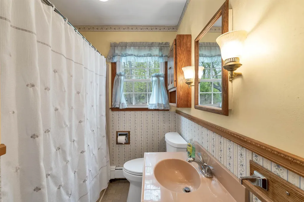 5 Meadow Drive Alton NH 03809