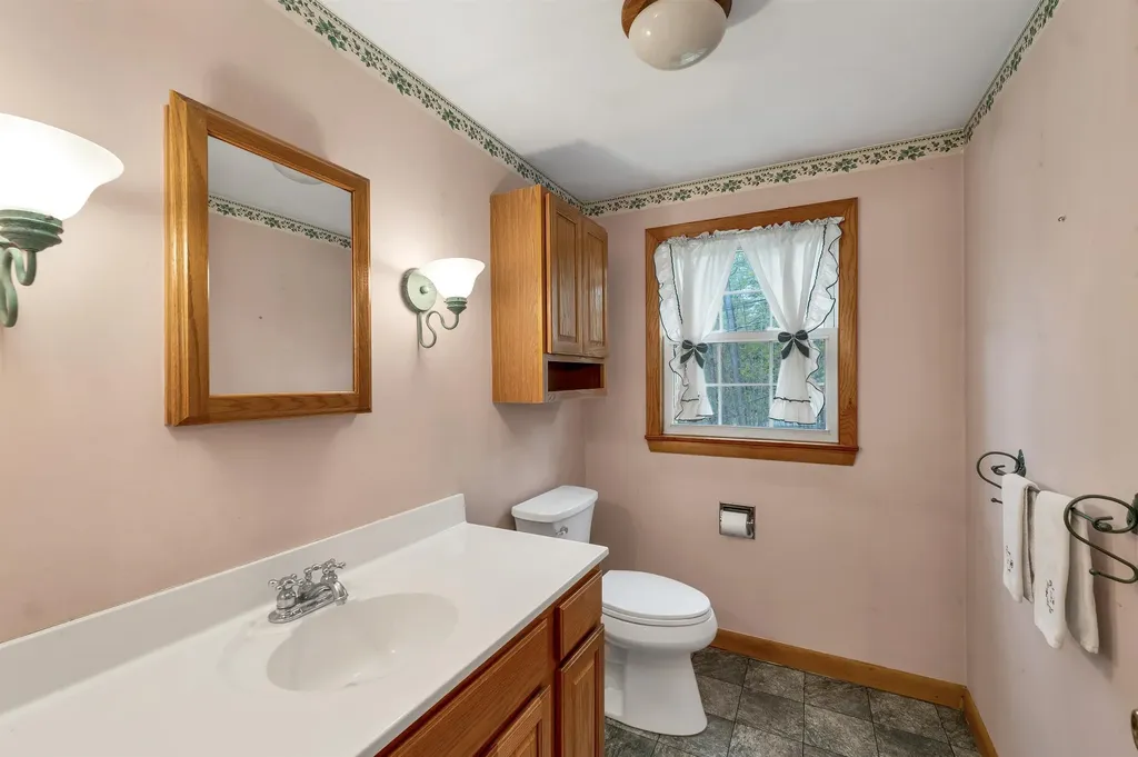 5 Meadow Drive Alton NH 03809