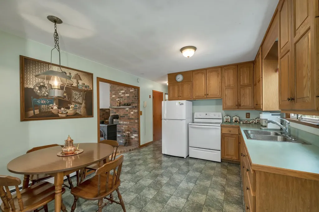 5 Meadow Drive Alton NH 03809