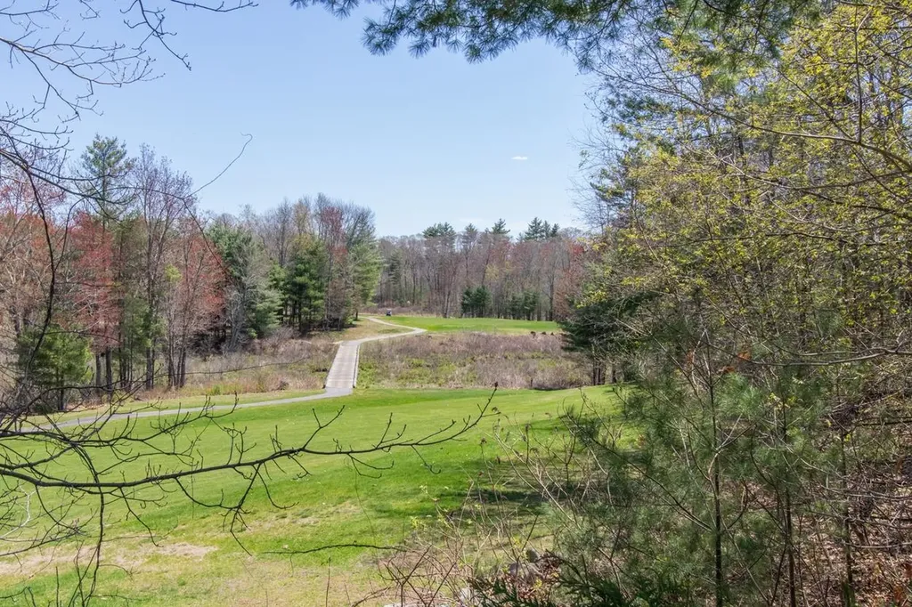 11 Bent Grass Circle Kingston NH 03848