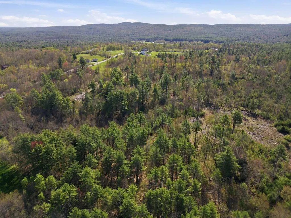 87 Bear Hill Road Chichester NH 03258