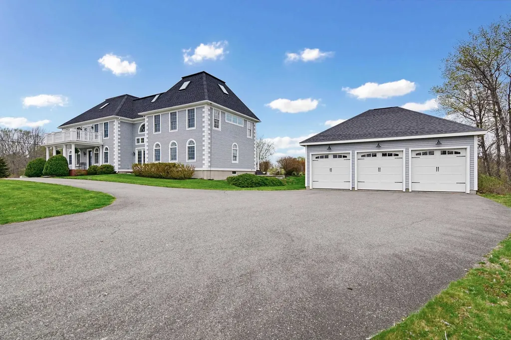2 North Road East Kingston NH 03827