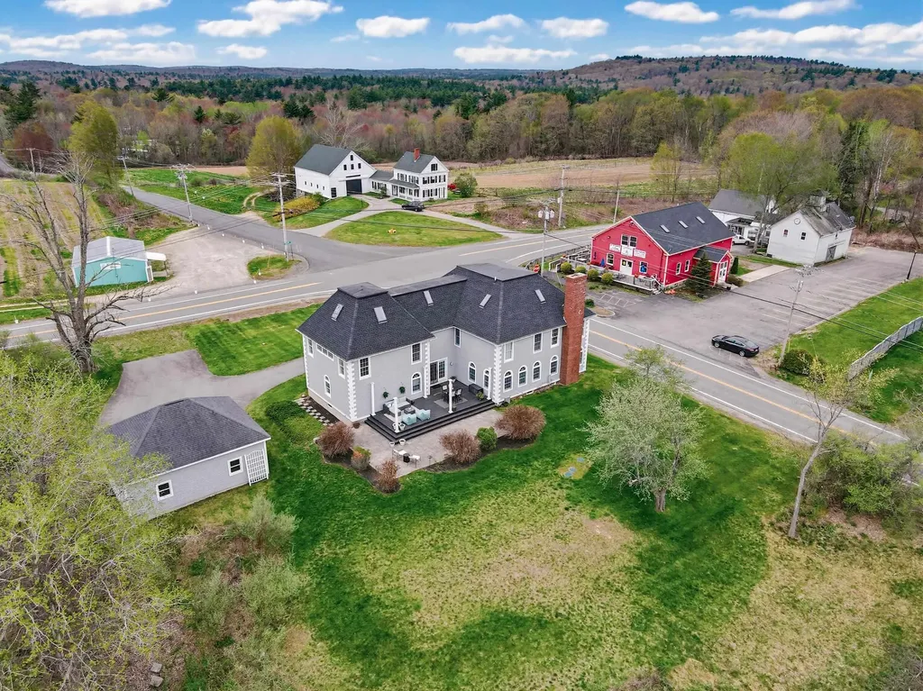 2 North Road East Kingston NH 03827