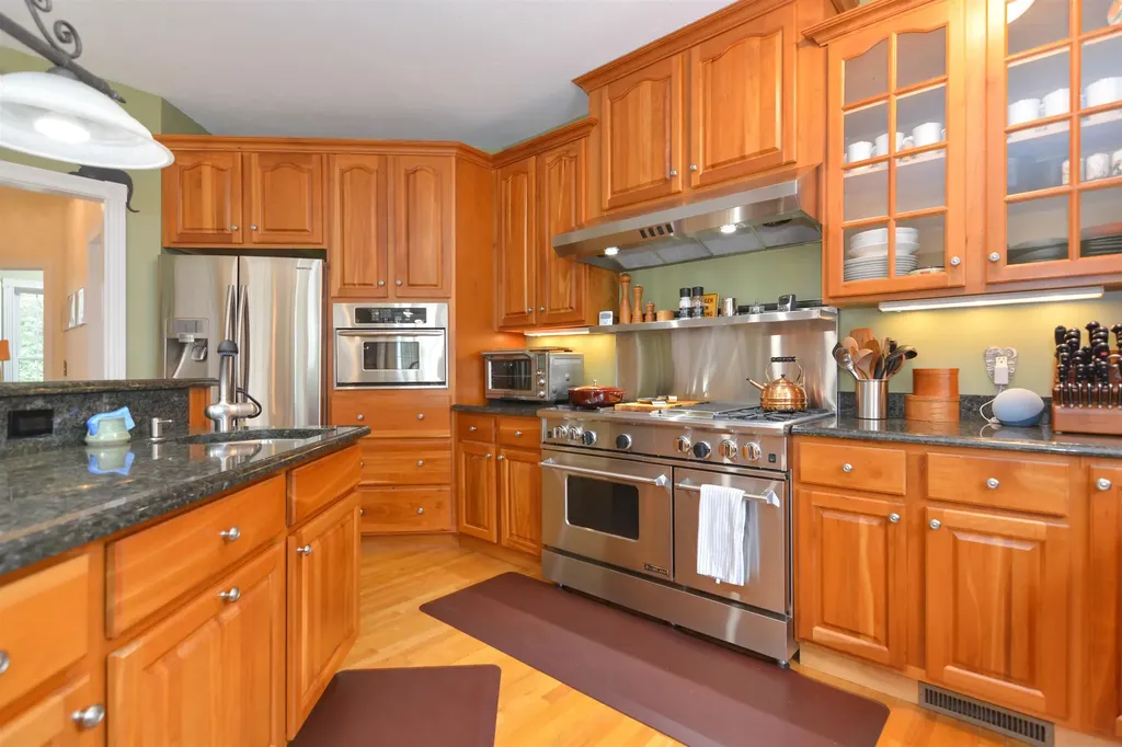 17 Aldrich Street Litchfield NH 03052