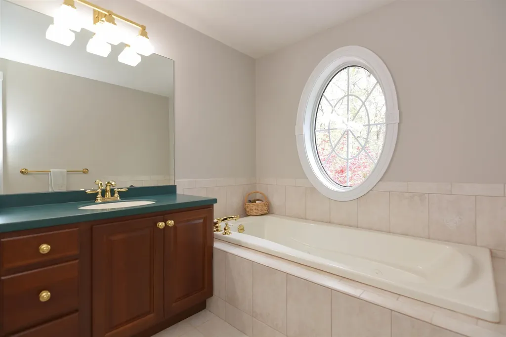 17 Aldrich Street Litchfield NH 03052