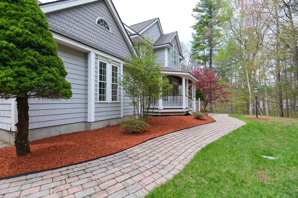 17 Aldrich Street Litchfield NH 03052