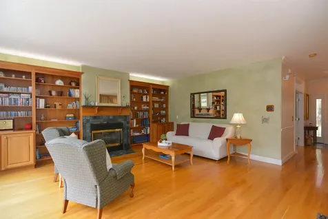 17 Aldrich Street Litchfield NH 03052