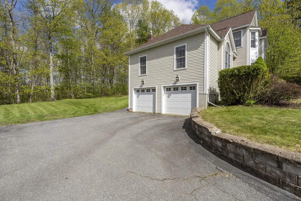 25 Squire Armour Road Windham NH 03087