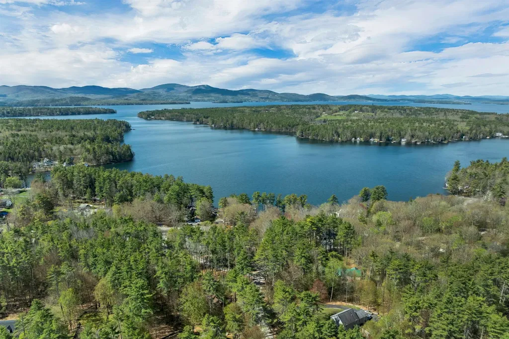 35 Robin Acres Drive Wolfeboro NH 03894