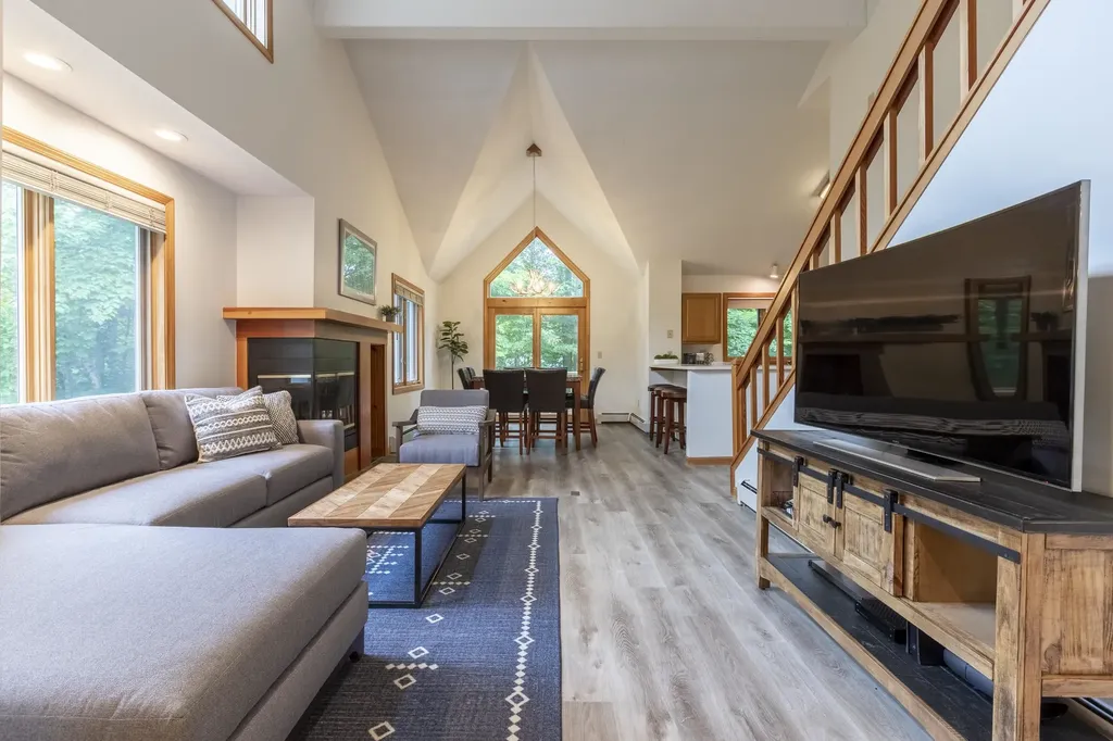 31 Pine Hill Lane Lincoln NH 03251