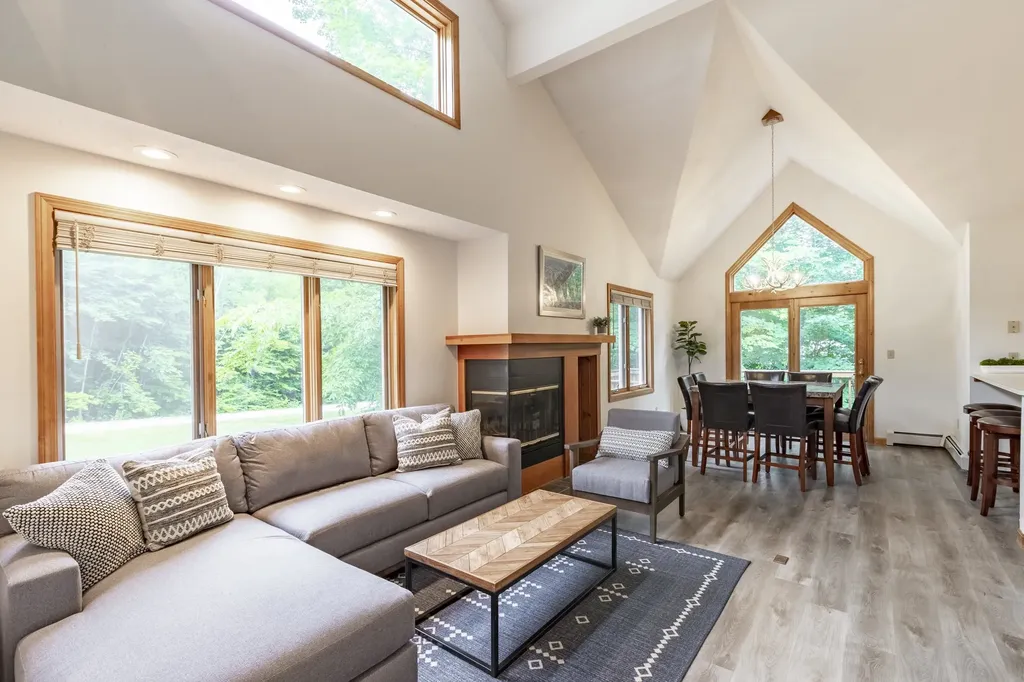 31 Pine Hill Lane Lincoln NH 03251