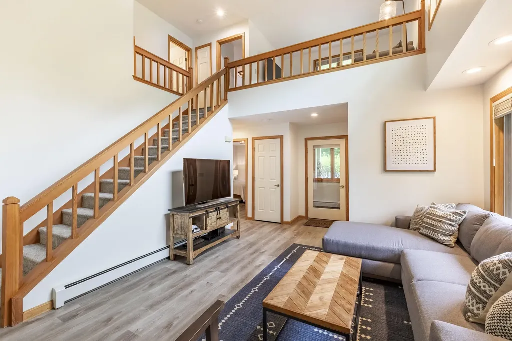 31 Pine Hill Lane Lincoln NH 03251