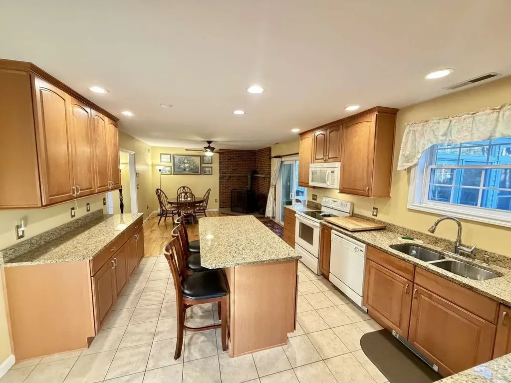 314 Mammoth Road Londonderry NH 03053