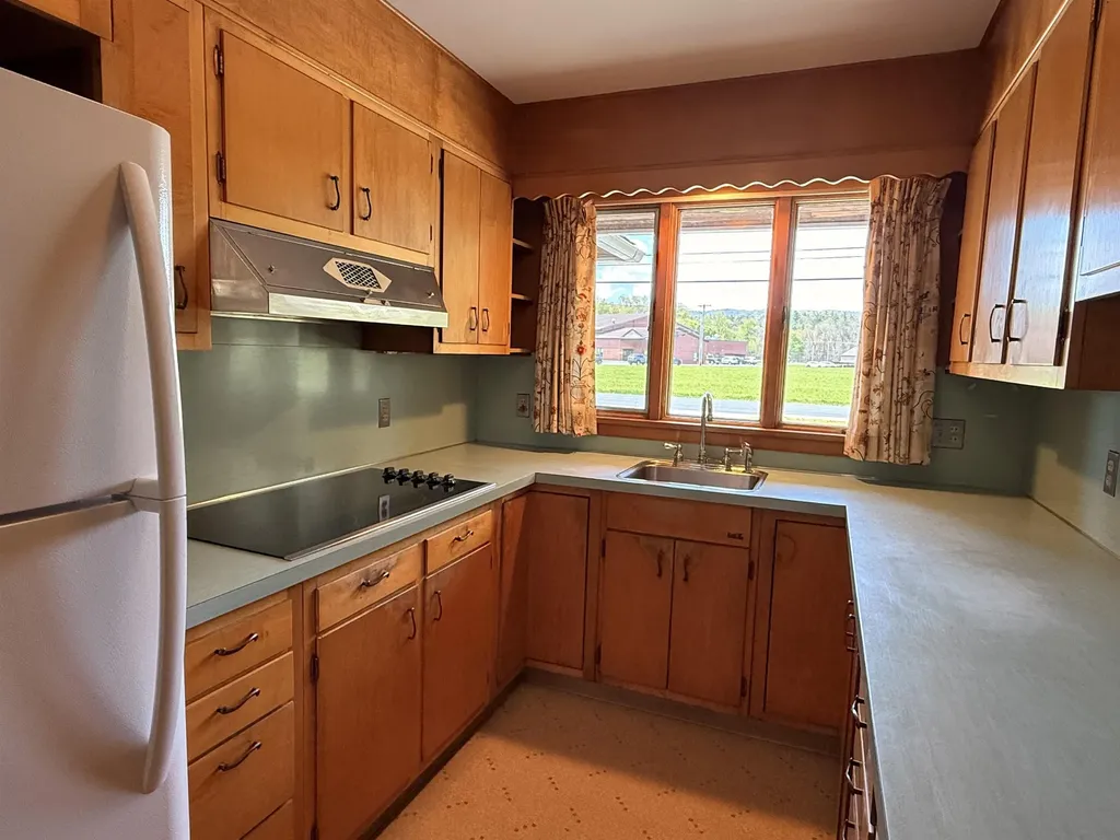 422 Governor Hunt Road Vernon VT 05354