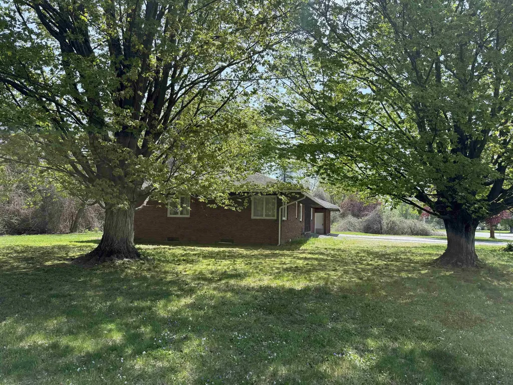 422 Governor Hunt Road Vernon VT 05354