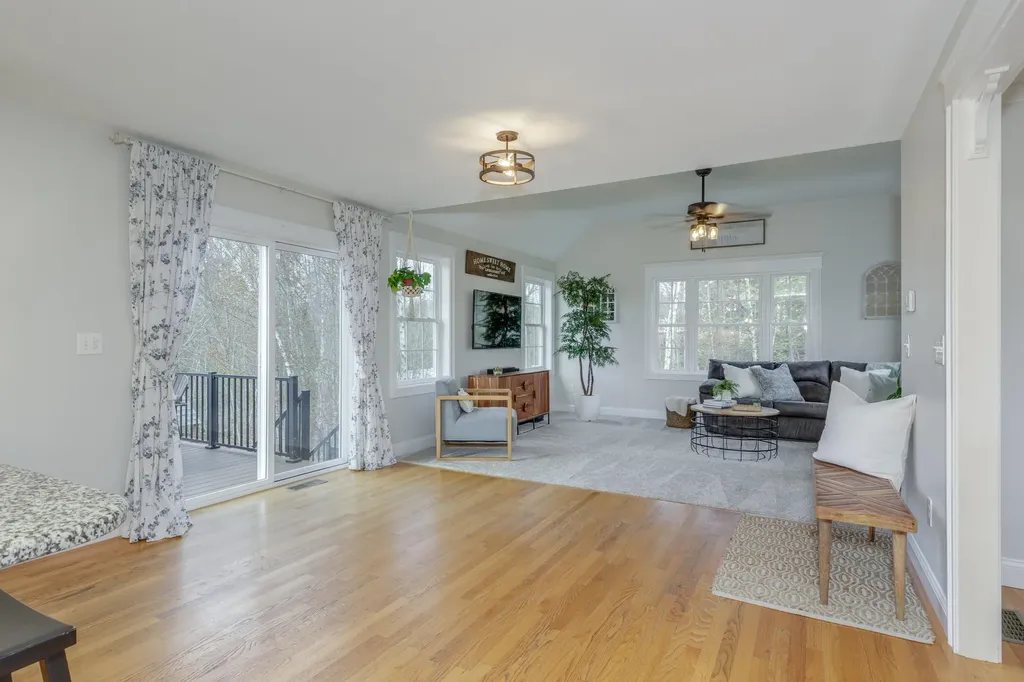 28 Mcevoy Lane Epsom NH 03234