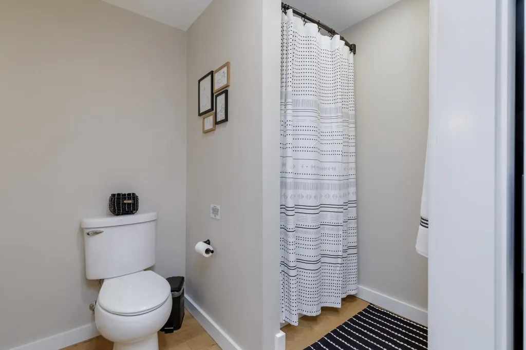 28 Mcevoy Lane Epsom NH 03234