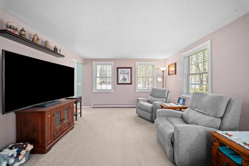 15 Earle Drive Lee NH 03861