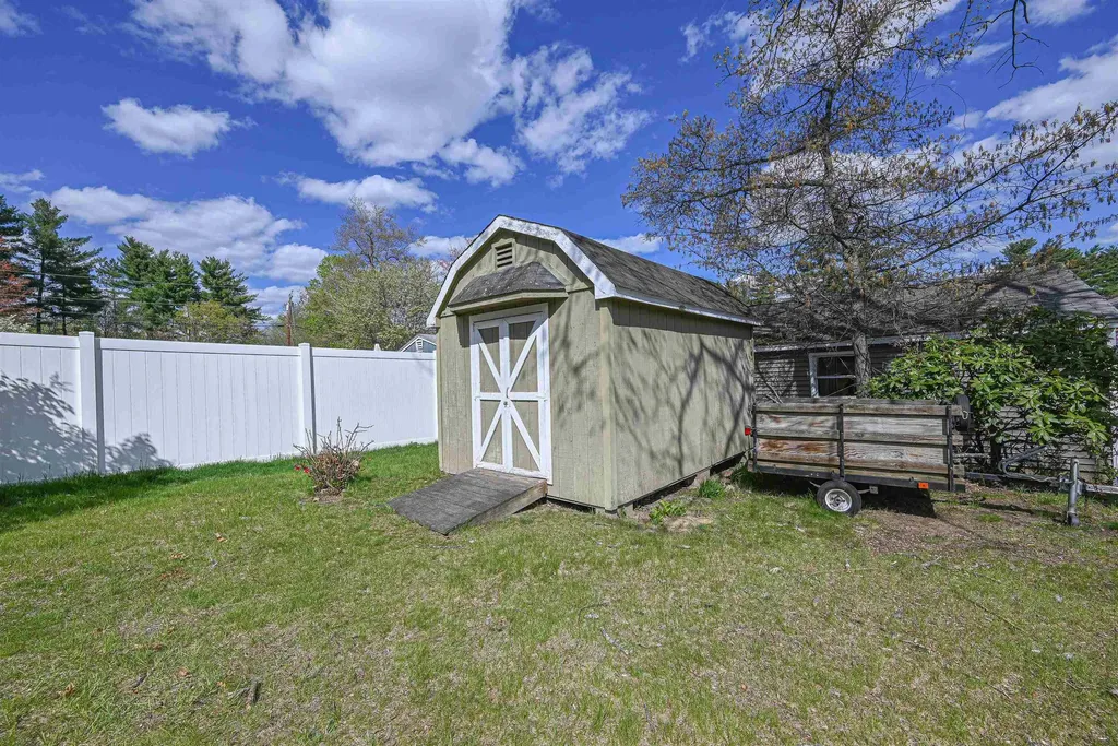 58 Sherwood Drive Hooksett NH 03106