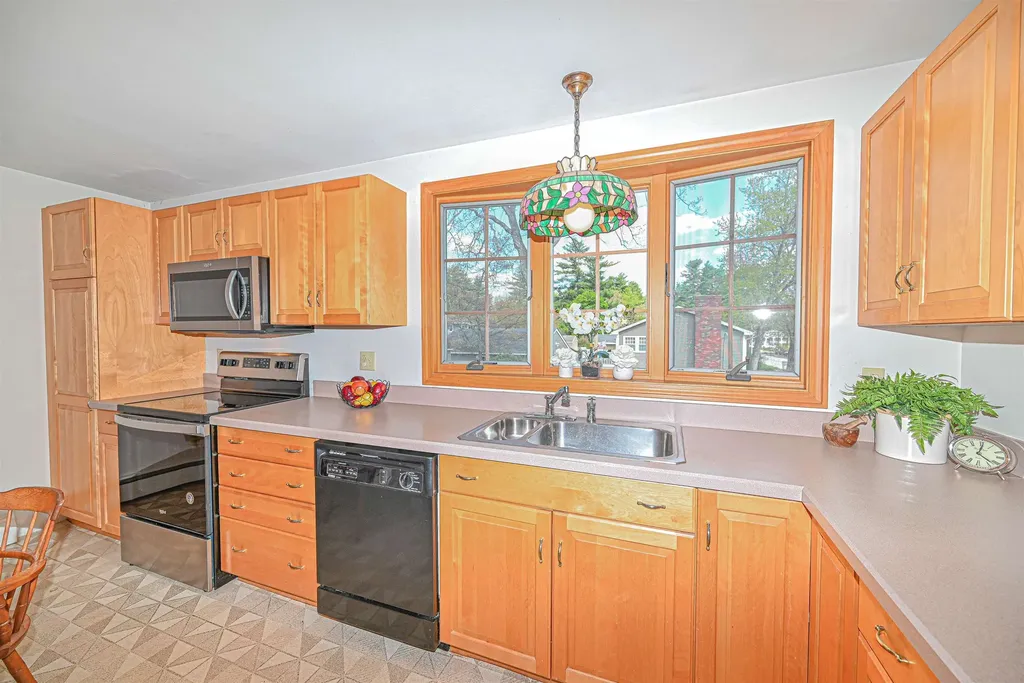 58 Sherwood Drive Hooksett NH 03106