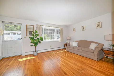 58 Sherwood Drive Hooksett NH 03106
